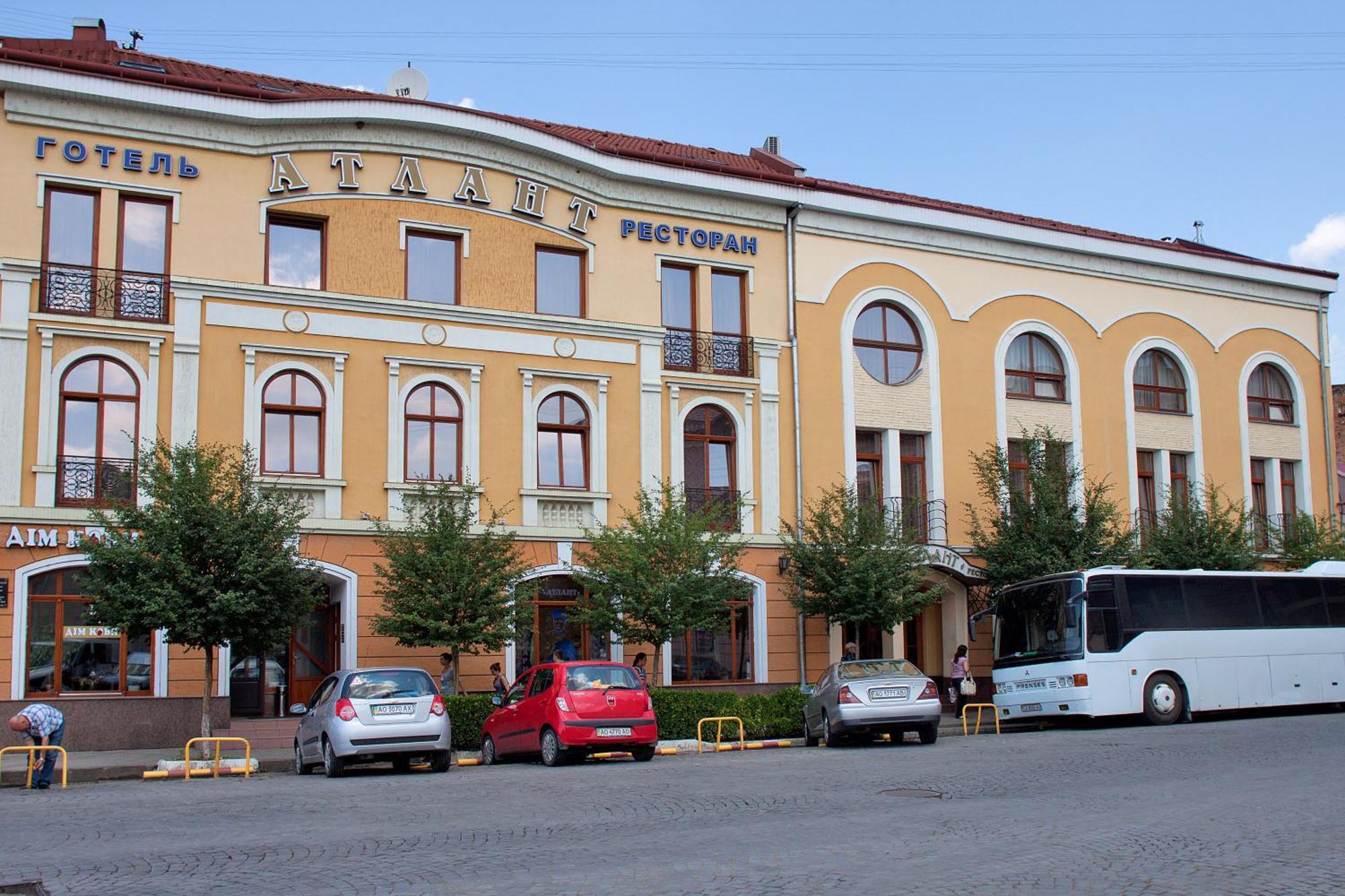 Atlant Hotel Uzhhorod Exterior foto