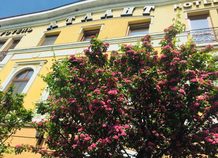 Atlant Hotel Uzhhorod Exterior foto