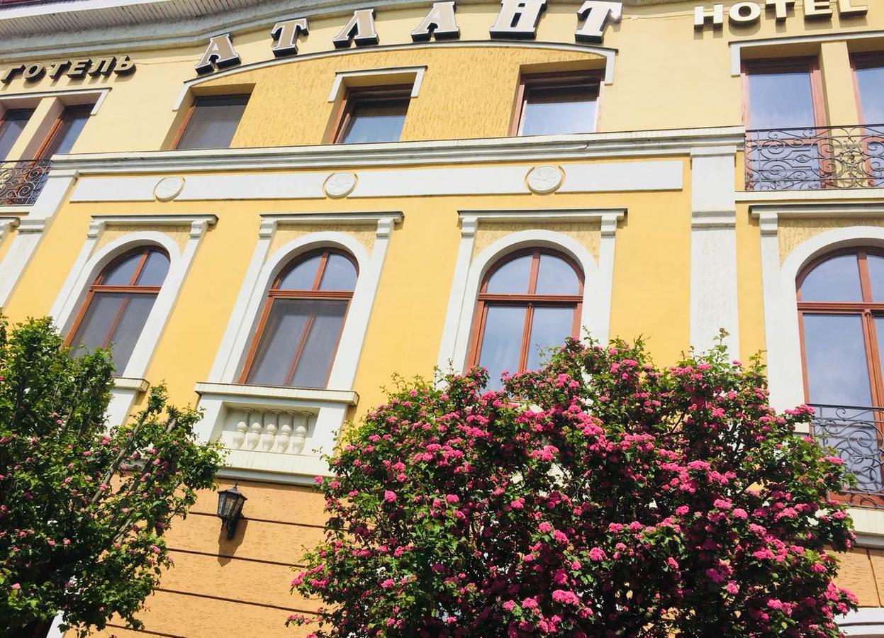 Atlant Hotel Uzhhorod Exterior foto