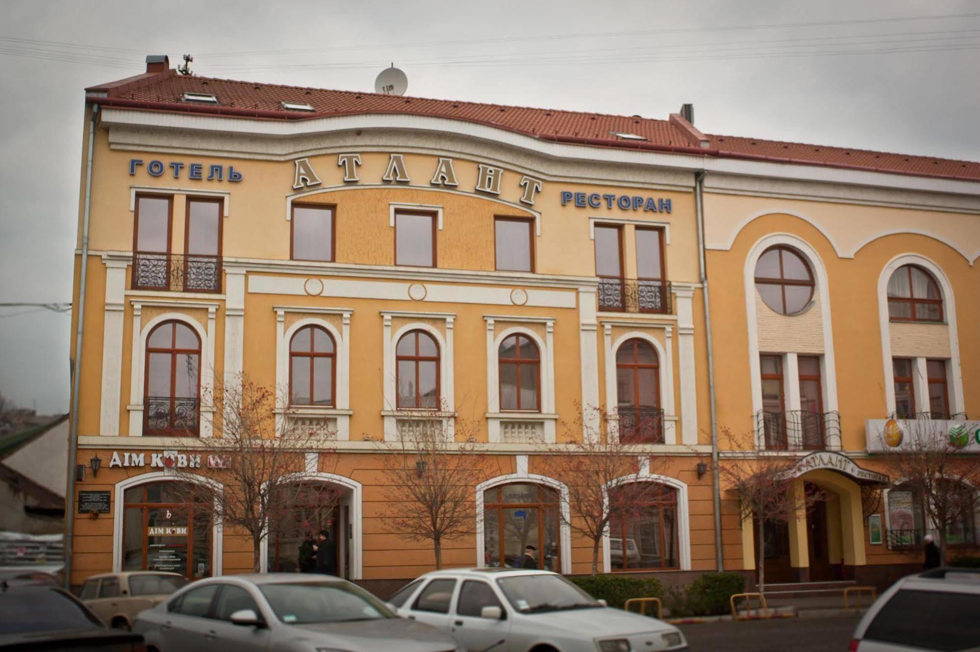 Atlant Hotel Uzhhorod Exterior foto