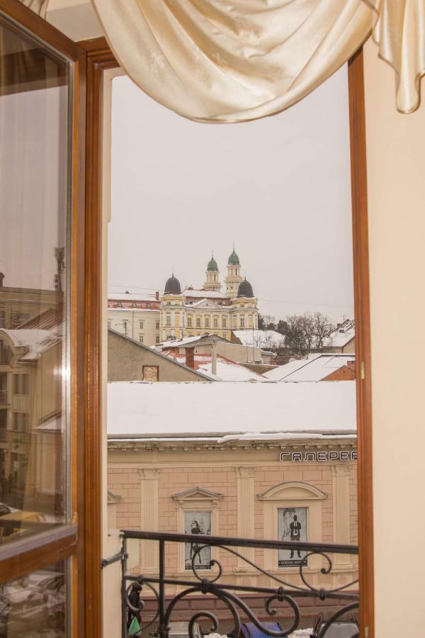 Atlant Hotel Uzhhorod Exterior foto