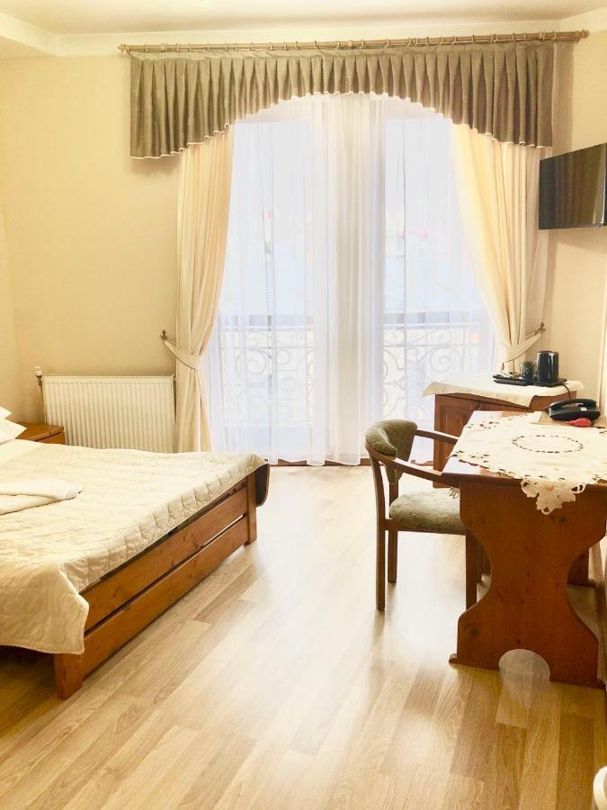 Atlant Hotel Uzhhorod Exterior foto