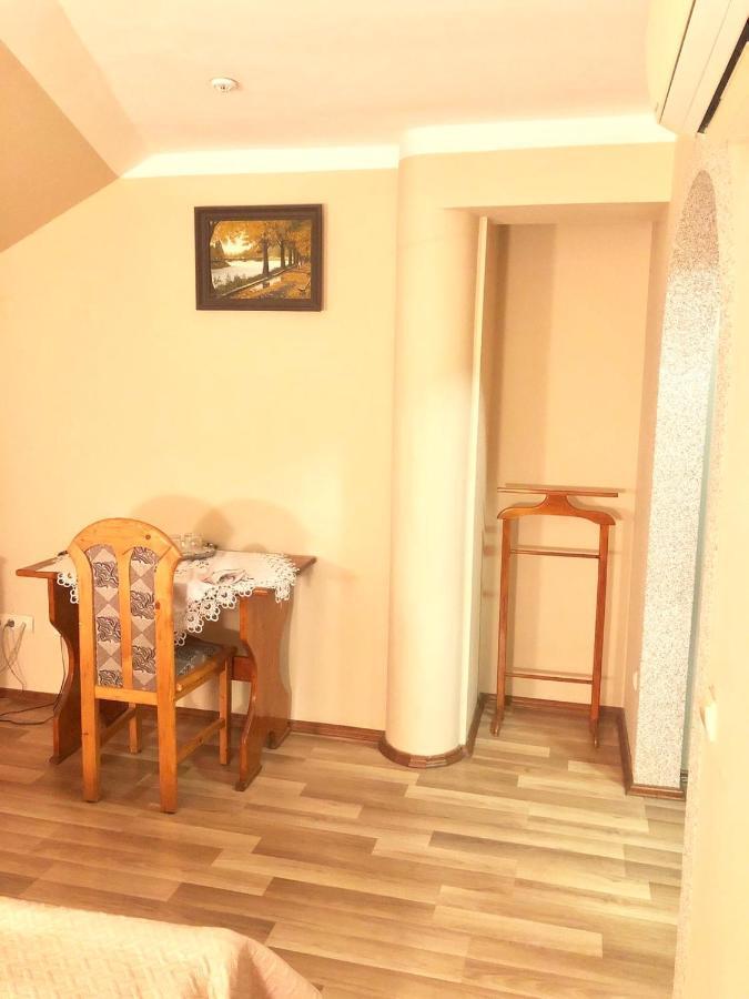 Atlant Hotel Uzhhorod Exterior foto
